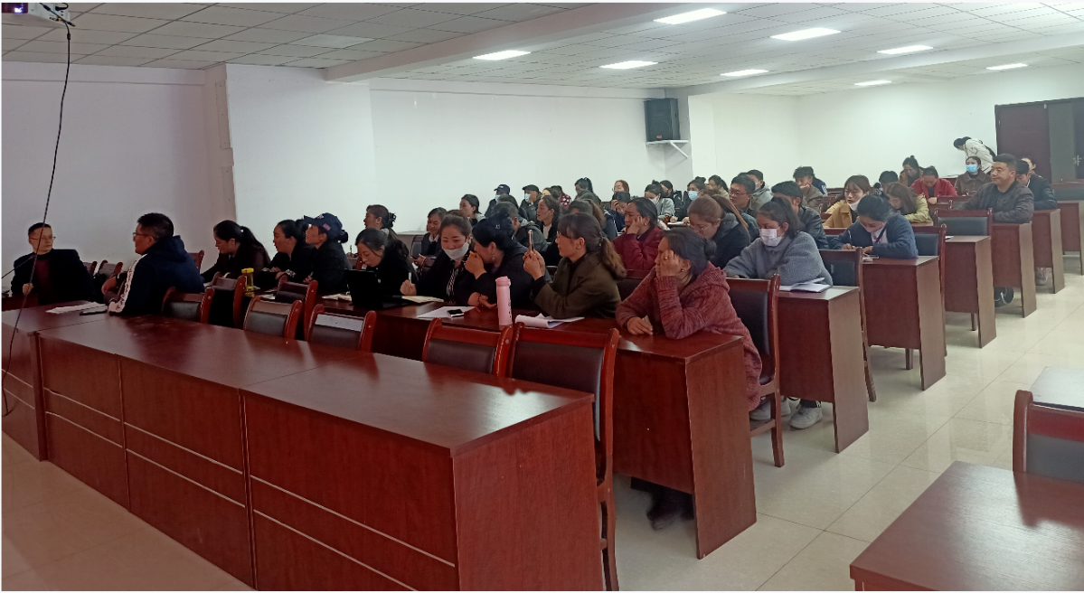 玉树市财政局举办2021年度全市各预算单位财务人员业务培训班(图2)